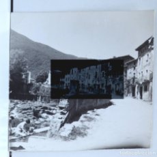 Fotografía antigua: SANT FELIU DE PALLAROLS – CARRER SANT SEBASTIÁ 1950 - FOTOGRAFIA
