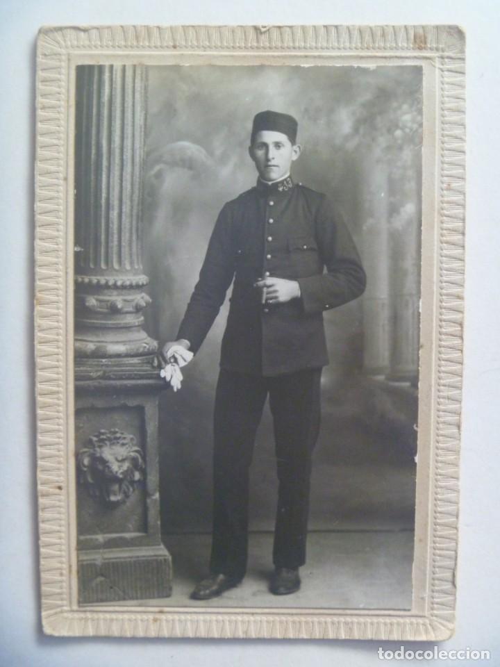Fotografia antiga: FOTO DE ESTUDIO DE MILITAR MUSICO DEL RGTO. DE INFANTERIA MALLORCA N&ordm; 13. DE DERREY, VALENCIA 1920