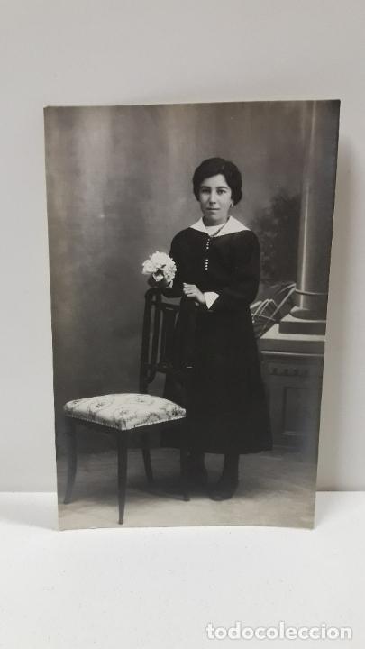Fotograf&iacute;a antigua: SE&Ntilde;ORA POSANDO . TARJETA POSTAL . UNION UNIVERSAL DE CORREOS - ESPA&Ntilde;A