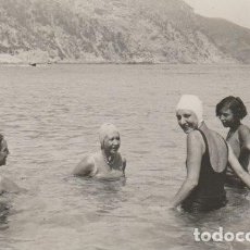 Fotografía antigua: COSTA BRAVA. L'ESTARTIT, 1933.(GIRONA) ESCENAS DE PLAYA. FOTOGRAFICA