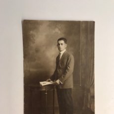 Fotografía antigua: ISMAEL COLOM, FOTÓGRAFO. SUCESOR DE CAMILLERE, CASTELLON. RETRATO DE UN JOVEN APUESTO (H.1920?)