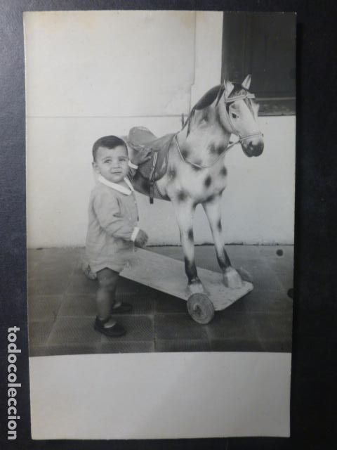 Fotograf&iacute;a antigua: NI&Ntilde;O CON CABALLITO JUGUETE POSTAL FOTOGR&Aacute;FICA