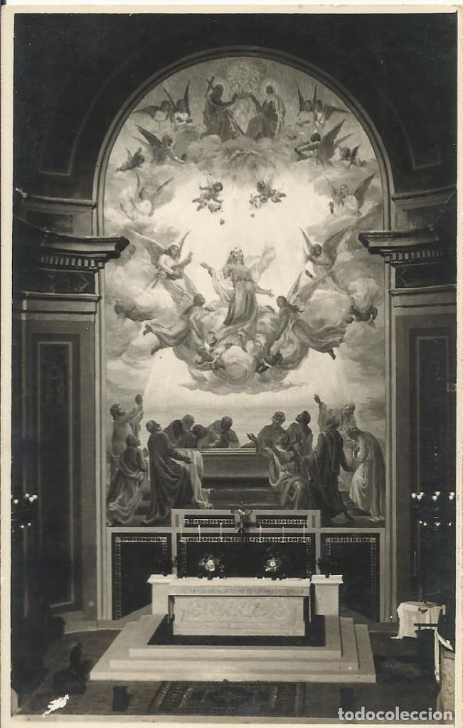 Antique Photography: Altar con pinturas religiosas al fresco. Frontal de altar en piedra. Buen estado. A&ntilde;os 50. 14x9 cm.
