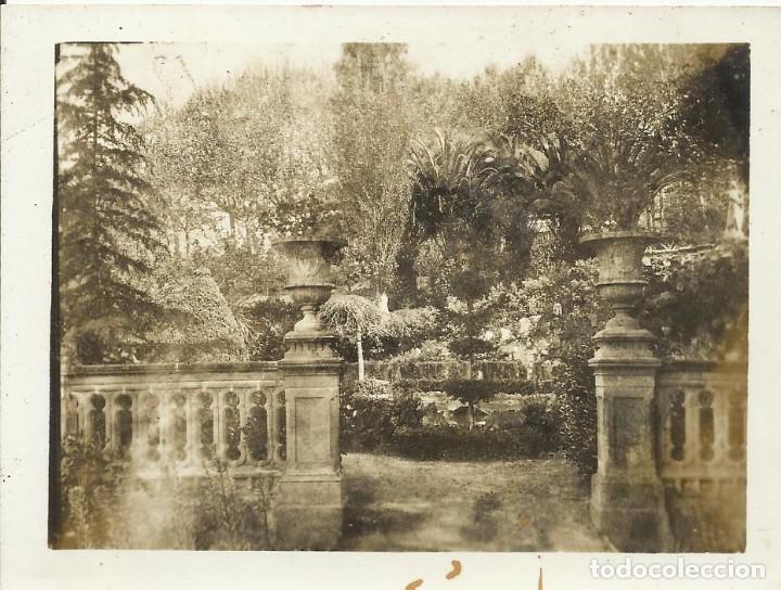 Alte Fotografie: Jard&iacute;n, maceteros y vegetaci&oacute;n casa o torre se&ntilde;orial. Buen estado. 9x12 cm. Catalunya.