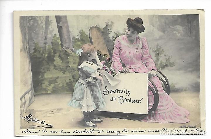 Antique Photography: 1R- ANTIGUA FOTO-POSTAL - DE NI&Ntilde;A OFRECIENDO FLORES A SU MADRE -CIRCULADA EL 30 -12- 1.904 S/DIVIDIR