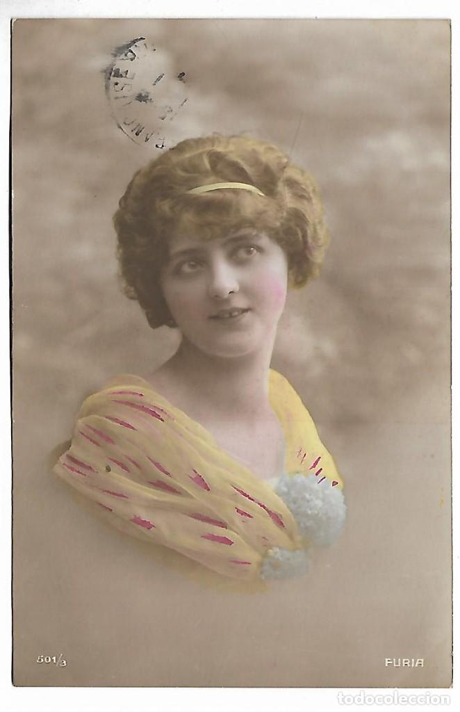 Fotografia antiga: 1R- ANTIGUA FOTO-POSTAL - UNA DAMA CON UNA PIPA - ROMANTICA - ESCRITA EL 31 - 6 - 1.907