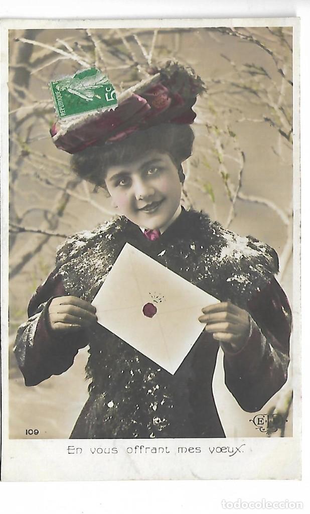 Fotografia antiga: 1R- ANTIGUA FOTO-POSTAL - UNA DAMA CON UNA CARTA - ROMANTICA - CIRCULADA