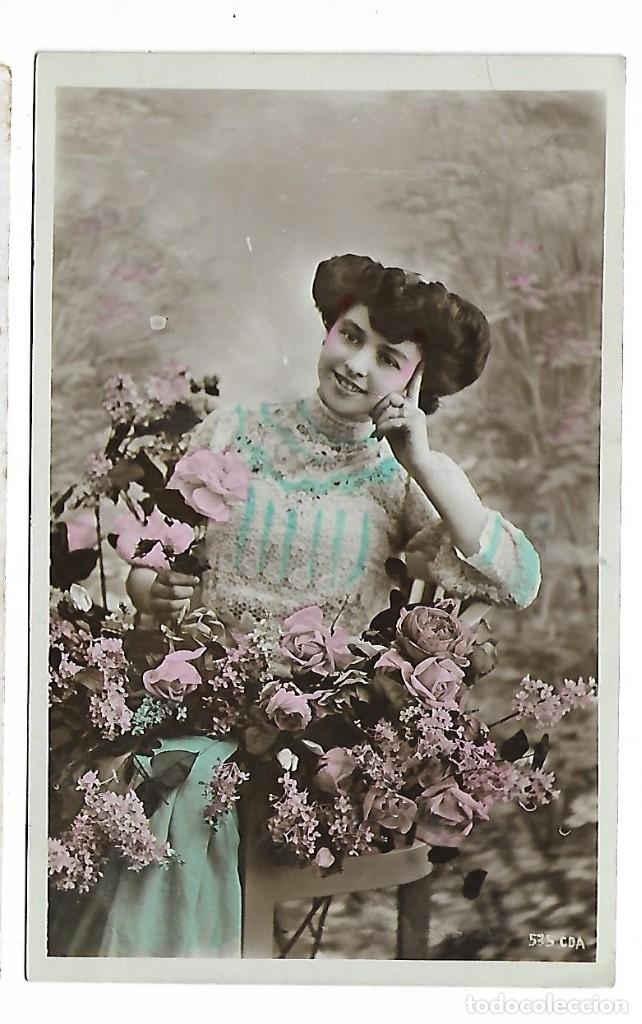 Fotografia antiga: 1R- ANTIGUA FOTO-POSTAL - UNA DAMA CON FLORES - ROMANTICA - CIRCULADA