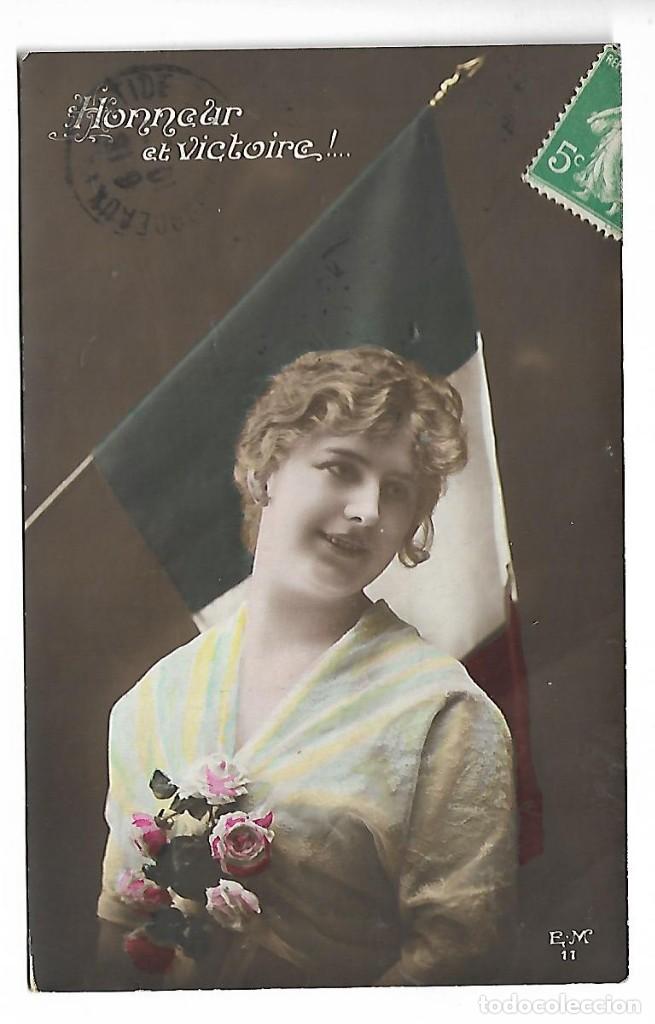 Fotografia antiga: 1R- ANTIGUA FOTO-POSTAL - UNA DAMA CON LA BANDERA - ROMANTICA - CIRCULADA 8- 1 - 1.915