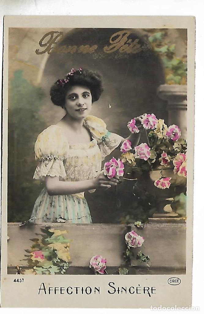 Fotografia antiga: 1R- ANTIGUA FOTO-POSTAL - UNA DAMA CON FLORES - ROMANTICA - CIRCULADA