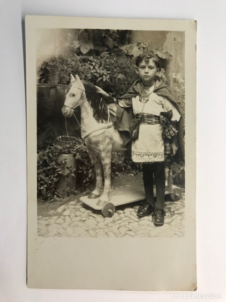 Alte Fotografie: FOTOGRAF&Iacute;A ANTIGUA NI&Ntilde;OS, El peque&ntilde;o Cid.., Caballo de Carton y ni&ntilde;o (h.1920?)