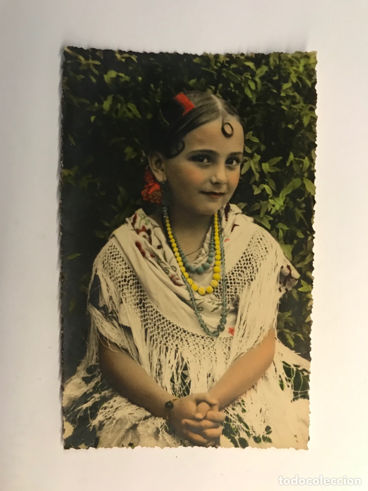 Fotografia antiga: NI&Ntilde;OS, fotograf&iacute;a antigua coloreada. Ni&ntilde;a con traje de volantes y peineta.. (h.1930?)