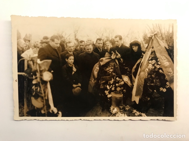 Fotograf&iacute;a antigua: FOTOGRAF&Iacute;A ANTIGUA. PostMortem.., Cementerio.. despidiendo al padre, al familiar, al amigo..