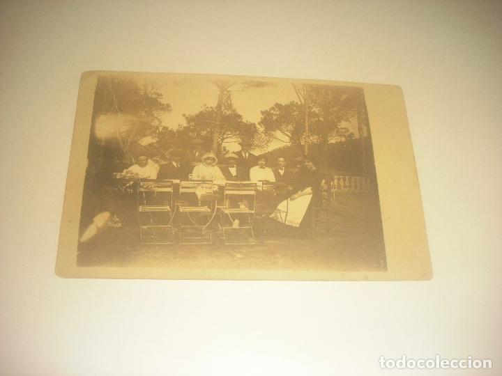 Antique Photography: ANTIGUA FOTO DE UN GRUPO DE PERSONAS VESTIDAS DE EPOCA.