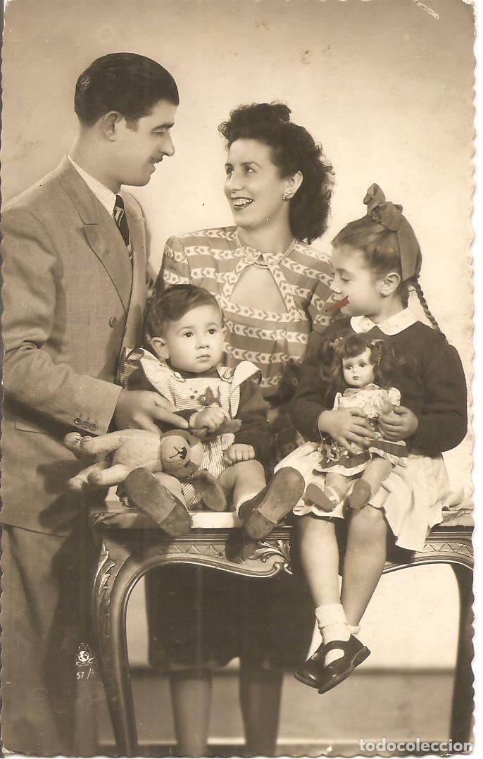 Fotograf&iacute;a antigua: ANTIGUA FOTO-POSTAL, ESCENA FAMILIAR CON NI&Ntilde;OS, 57/4, SIN CIRCULAR