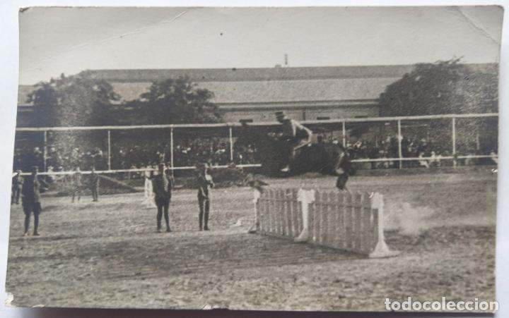 Fotografia antiga: EQUITACION MILITARES SALTO