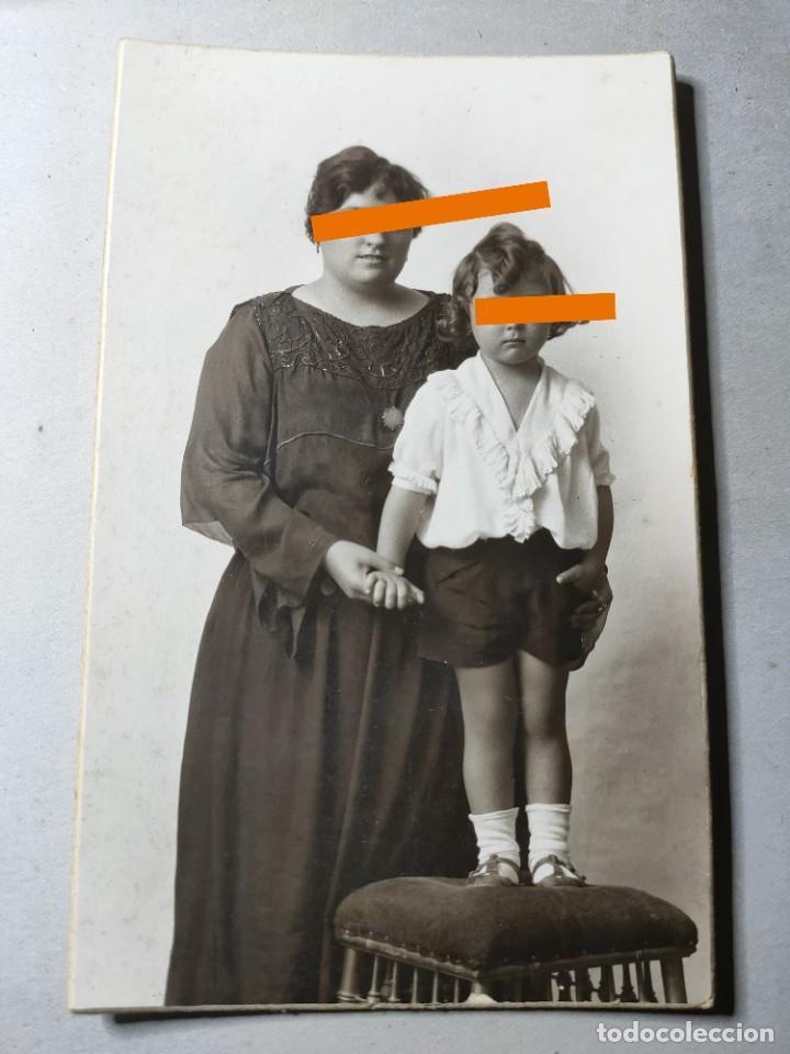 Alte Fotografie: Antigua fotograf&iacute;a postal. Se&ntilde;ora y ni&ntilde;o.