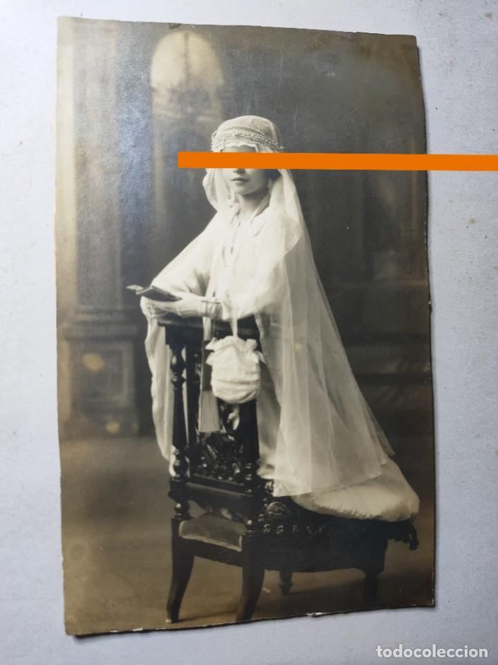 Alte Fotografie: Antigua fotograf&iacute;a postal. ni&ntilde;a de comuni&oacute;n.
