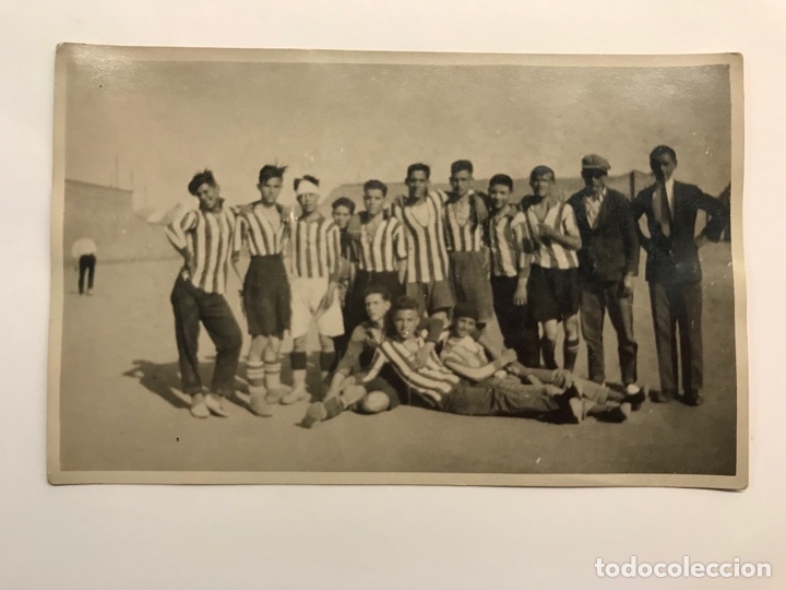 Fotografia antiga: F&Uacute;TBOL, Fotograf&iacute;a antigua.. El F&uacute;tbol de base&hellip; equipo local valenciano&hellip; (h.1950?)
