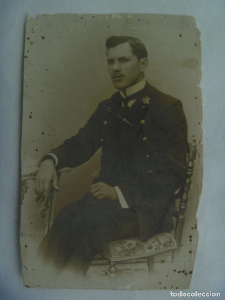 Photographie ancienne: BONITA FOTO DE ESTUDIO DE SE&Ntilde;OR ELEGANTE CON FLOR EN LA SOLAPA, PRINCIPIOS DE SIGLO