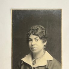 Fotografía antigua: FIGUERAS GERONA. FOTOGRAFO SABES, CALLE ANCHA.. RETRATO DE UNA JOVEN.. (A.1916)