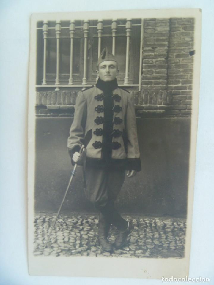 Fotograf&iacute;a antigua: MINUTERO DE FOTOGRAFO CALLEJERO DE MILITAR DE CABALLERIA CON PELLIZA Y SABLE. PP. DE SIGLO