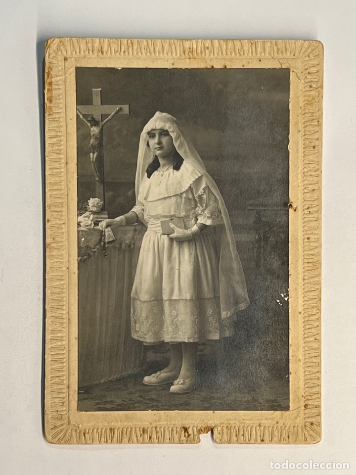 Fotograf&iacute;a antigua: FOTOGRAF&Iacute;A. Recuerdo Primera Com&uacute;nion. Ni&ntilde;a con Misal. Fot&oacute;grafo an&oacute;nimo.. (h.1920?)