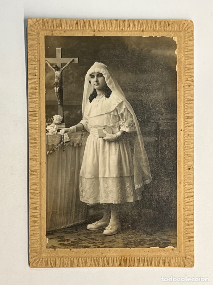 Antique Photography: FOTOGRAF&Iacute;A Casa Garcia. Recuerdo Primera Com&uacute;nion. Ni&ntilde;a con Misal.. (h.1920?)