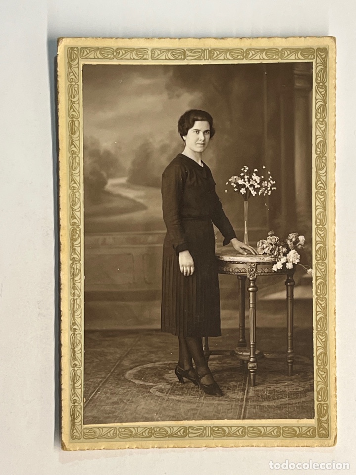Antique Photography: VALENCIA Fotograf&iacute;a Gilardi.. Retrato de estudio. Elegante y sobria, mujer de Negro (h.1930?)