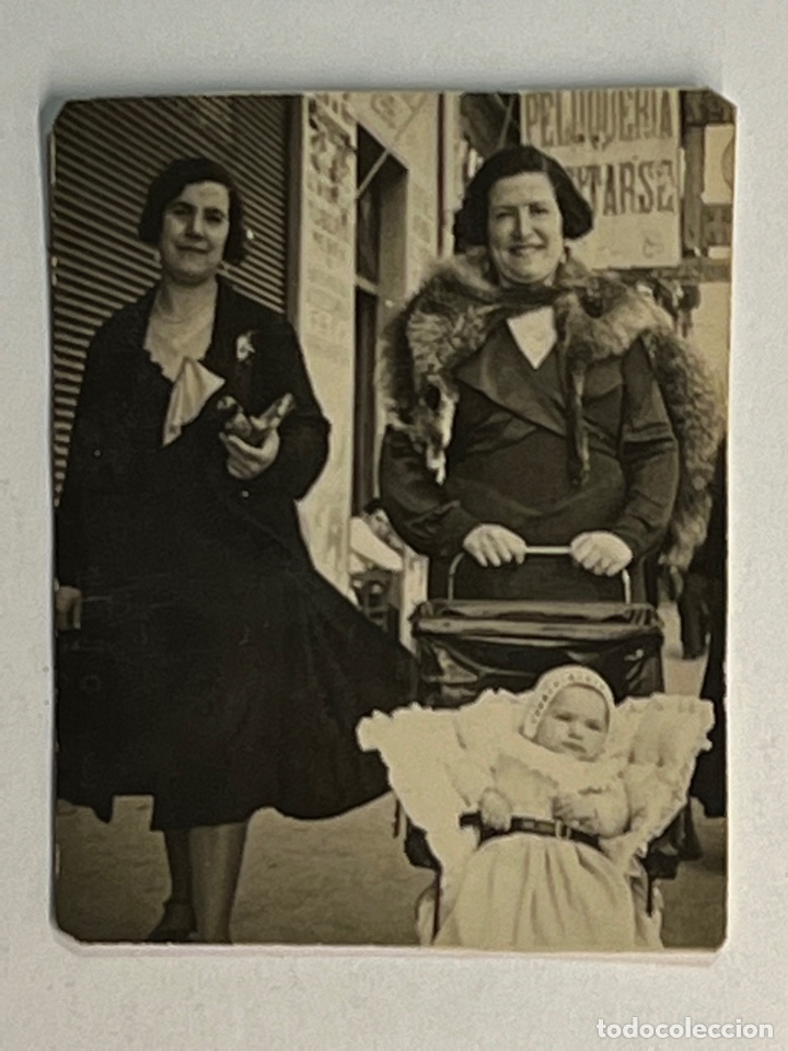 Fotograf&iacute;a antigua: MINUTEROS, fot&oacute;grafos de calle&hellip; Sorprendidas por la Gran V&iacute;a&hellip;, Valencia .. (h.1920?)
