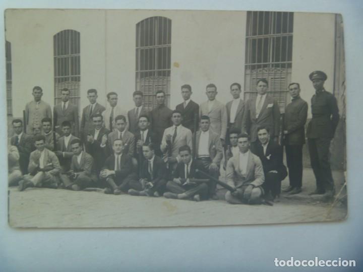 Fotografia antica: FOTO DE MILITAR Y CIVILES ARMADOS, POSIBLEMENTE SOMATEN O INSTRUCCION PARAMILITAR. A&Ntilde;OS 30