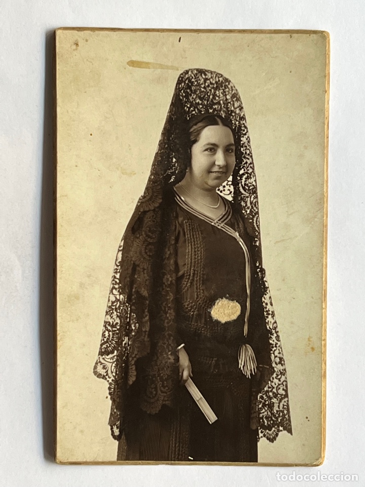 Fotografia antica: CASA GARCIA, fotografo Boldun. Retrato de Mujer con Teja y Mantilla (h.1930?)