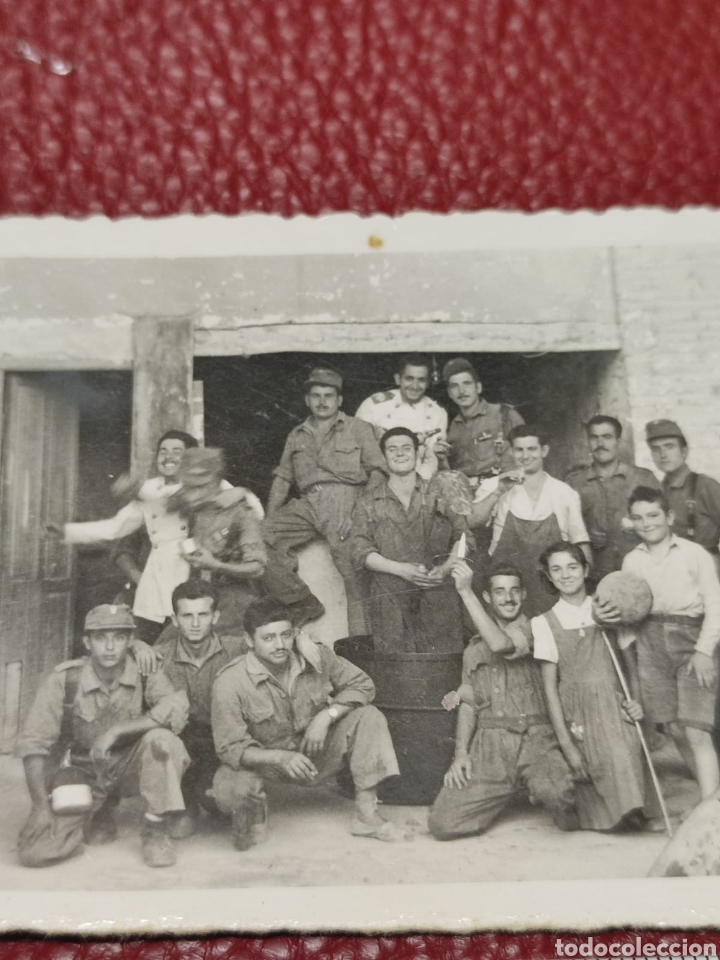 Fotografia antica: Fotograf&iacute;a foto antigua militar militares con ni&ntilde;os, Valencia Regimiento artiller&iacute;a 17 Paterna