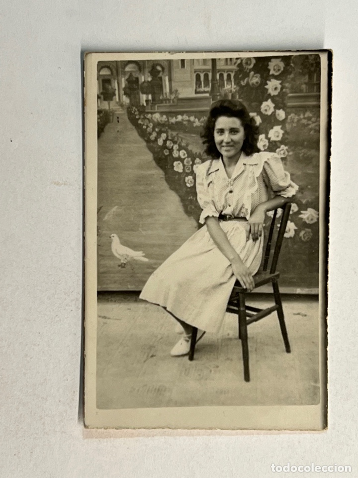 Fotografia antica: MINUTEROS, fot&oacute;grafos de calle.. Trampantojo decorado de Feria (h.1945?)