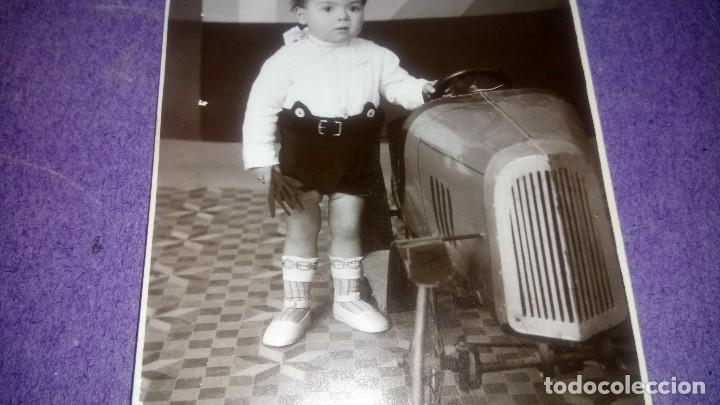 Fotografia antica: Fotograf&iacute;a : NI&Ntilde;O y COCHE de Pedales.