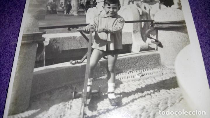 Alte Fotografie: Fotograf&iacute;a de NI&Ntilde;O con PATINETE.