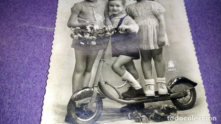 Alte Fotografie: Fotograf&iacute;a : NI&Ntilde;OS con PATINETE.