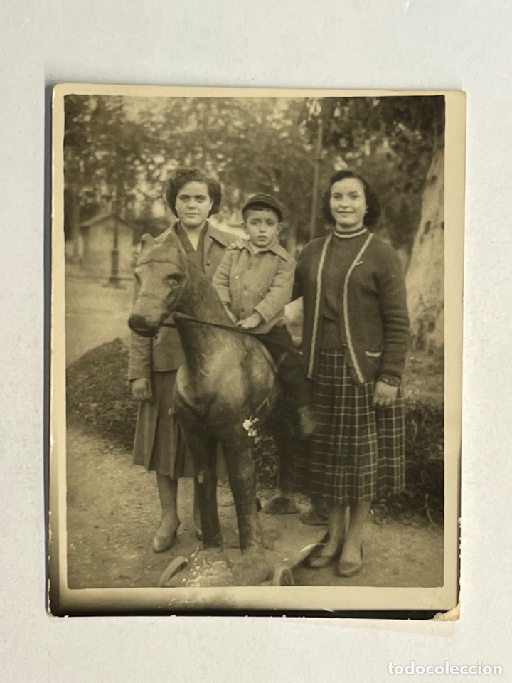 Alte Fotografie: MINUTEROS, fot&oacute;grafos de calle. En el Parque subiendo al caballito.. (h.1945?)