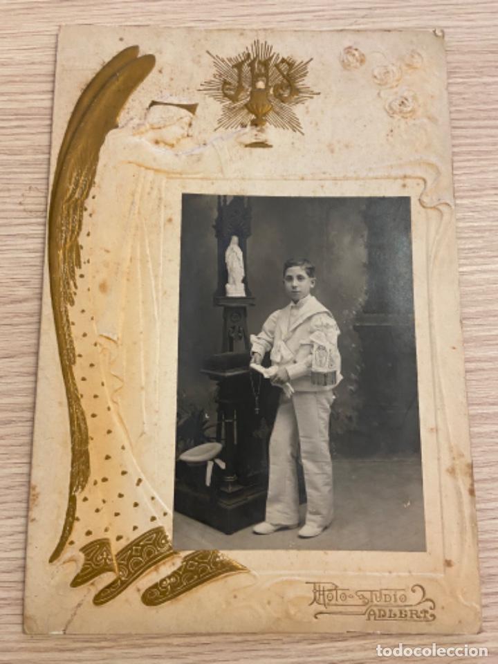 Alte Fotografie: FOTO ESTUDIO ADLERT RETRATO NI&Ntilde;O COMUNI&Oacute;N CART&Oacute;N RELIEVE TAMA&Ntilde;O POSTAL GRANDE