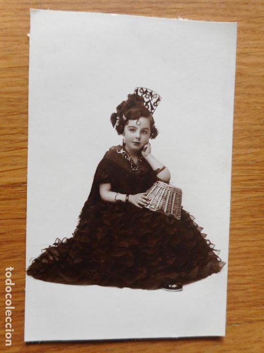 Alte Fotografie: ANTIGUA FOTOGRAFIA.NI&Ntilde;A CON PEINETA Y CESTA DE MIMBRE.A&Ntilde;OS 30?