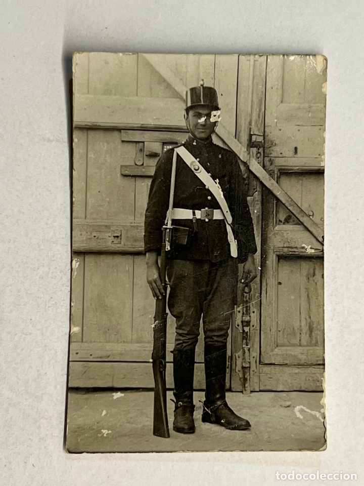 Fotografia antiga: FOTOGRAF&Iacute;A MILITAR. Soldado del Quinto Batall&oacute;n de Artiller&iacute;a de Posici&oacute;n. Reinado de Alfonso XIII