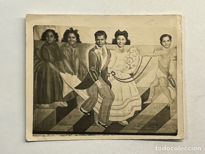 Alte Fotografie: MINUTEROS, fot&oacute;grafos de calle.. Todos a la boda&hellip; (h.1945?) Med&iacute;das: 9 x 7 cm., aproximadamente