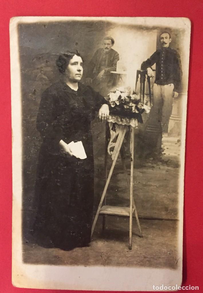 Antique Photography: FOTO POSTAL DE SE&Ntilde;ORA, DAMA Y MILITARES, FOTOG. R. GUILLEMINT. BOESPFLUG ET CIE. ARC. JUAN PANDO