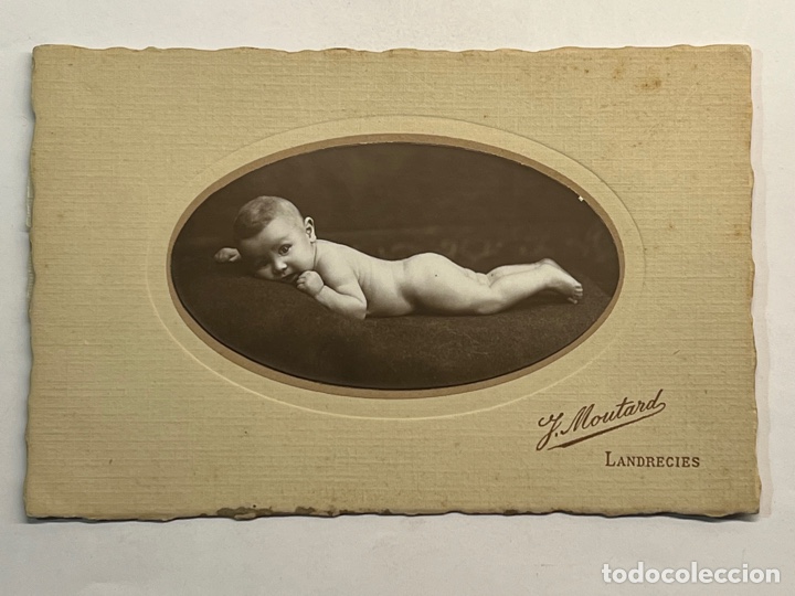 Fotografia antica: NI&Ntilde;OS. LANDRECIES Francia. J. Moutard, fot&oacute;grafo.. Retrato de Estudio. Ni&ntilde;o desnudo&hellip; (h.1945?)