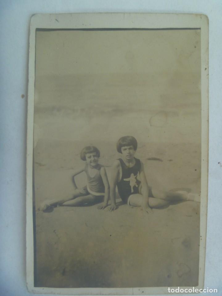 Fotografia antica: FOTO DE NI&Ntilde;AS EN BA&Ntilde;ADOR EN LA PLAYA , PRINCIPIOS DE SIGLO