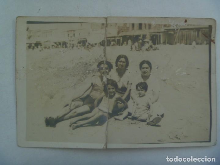 Fotografia antica: FOTO DE FAMILIA EN BA&Ntilde;ADOR EN LA PLAYA, PRINCIPIOS DE SIGLO