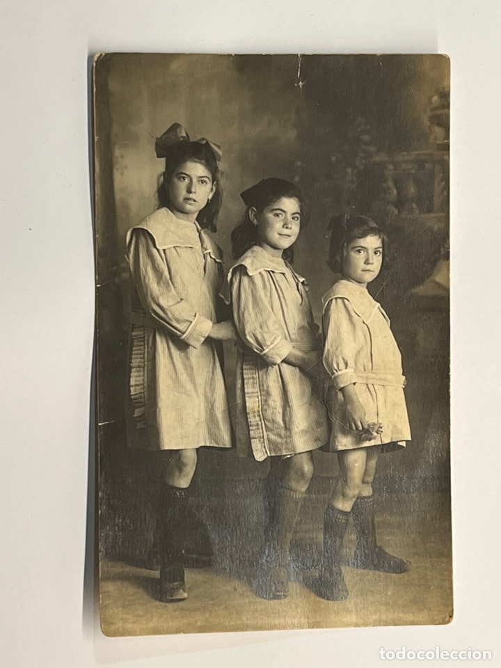 Fotografia antica: NI&Ntilde;OS. Fotograf&iacute;a antigua. Retrato de Tres hermanas en edad escolar (h.1930?)