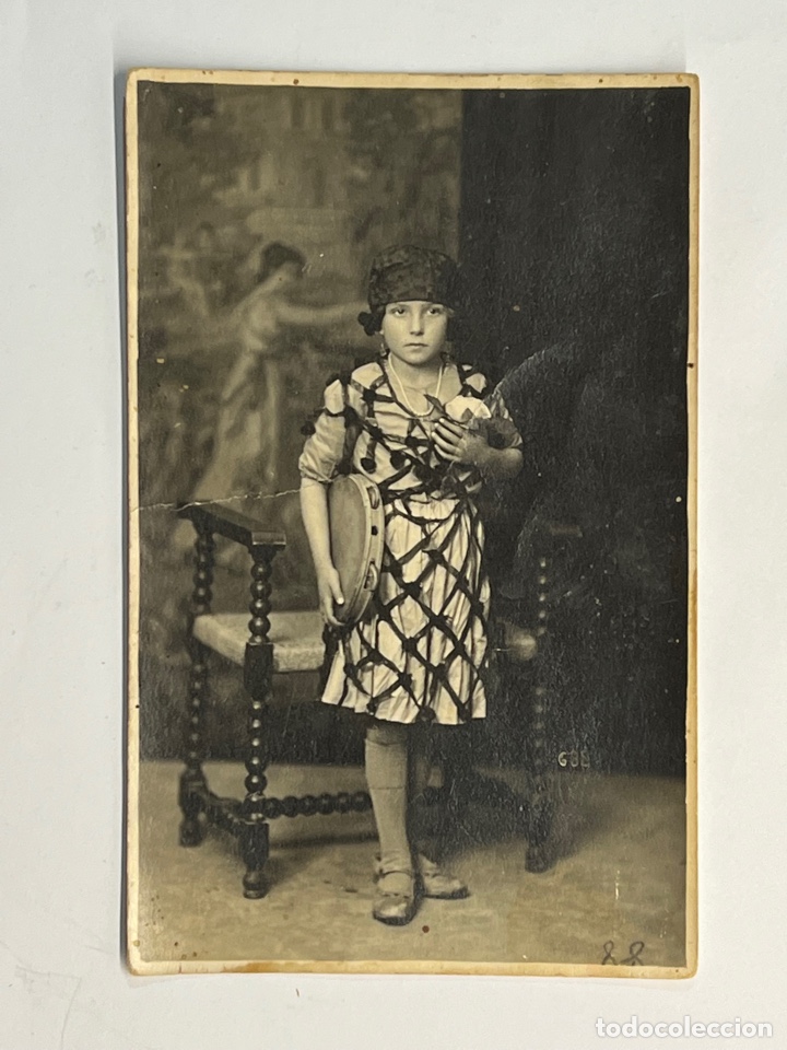 Fotografia antica: NI&Ntilde;OS. Fotograf&iacute;a.. Joven Ni&ntilde;a como Z&iacute;ngara&hellip; Pandero en mano y pa&ntilde;uelo al cuello.. (h.1920?)