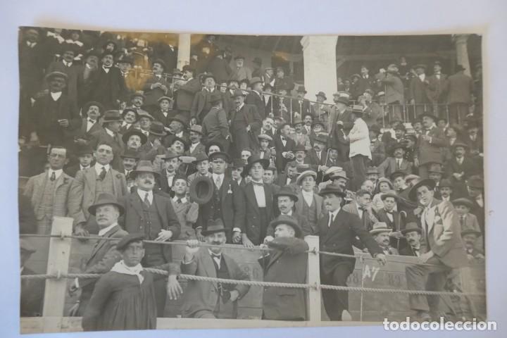 Fotografia antica: INTERESANTE POSTAL PUBLICO PLAZA DE TOROS PRINCIPIO S XX
