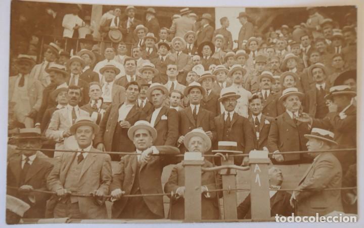 Fotografia antica: INTERESANTE POSTAL PUBLICO PLAZA DE TOROS PRINCIPIO S XX
